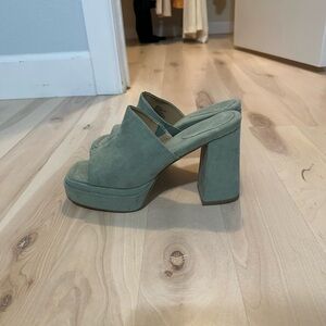 Elegant Green Suede Platform Heels